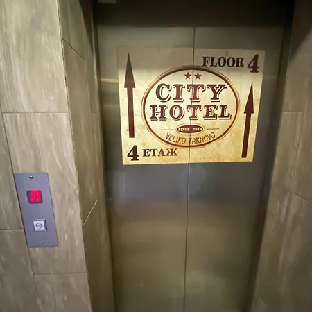 City Hotel מלון