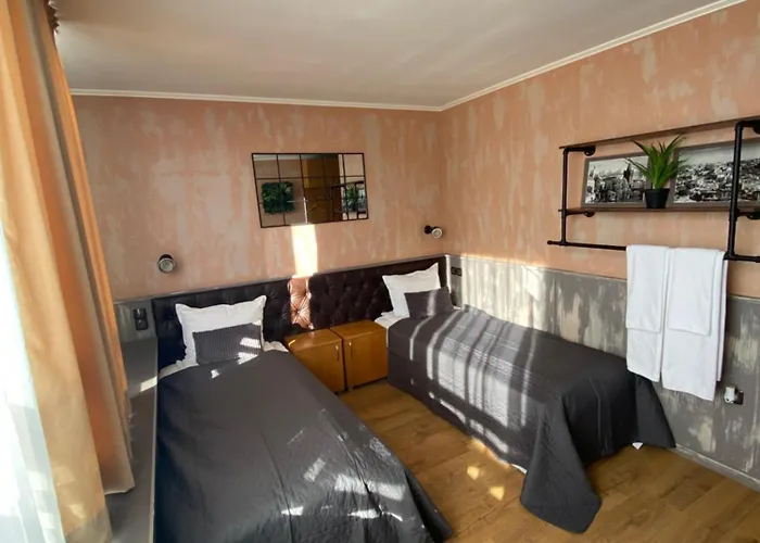 City Hotel מלון 2*